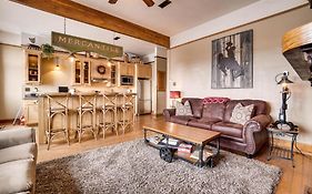 Vintage Downtown Laramie Apartment With Deck!