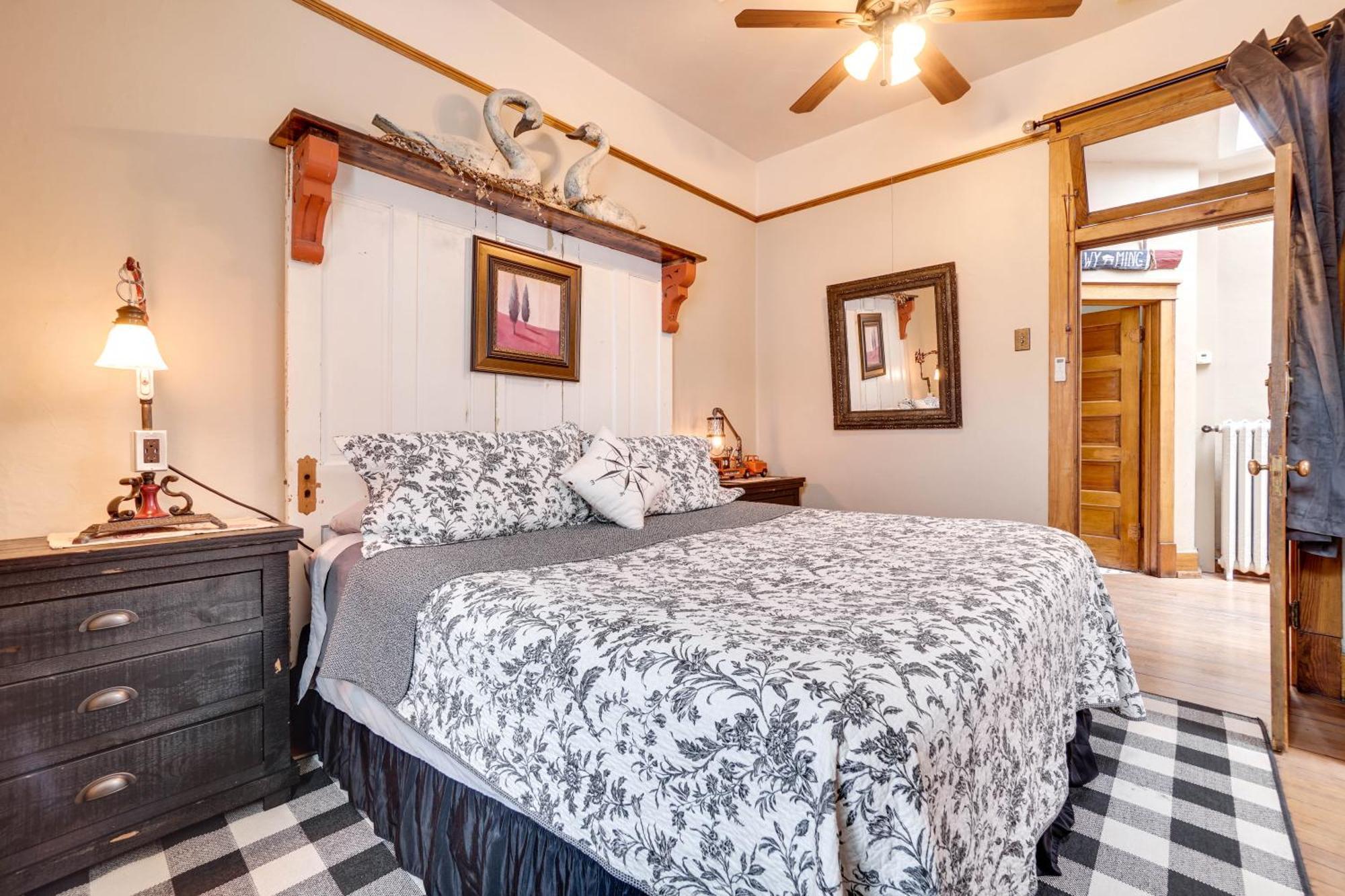 Vintage Downtown Laramie Apartment With Deck! Exterior photo